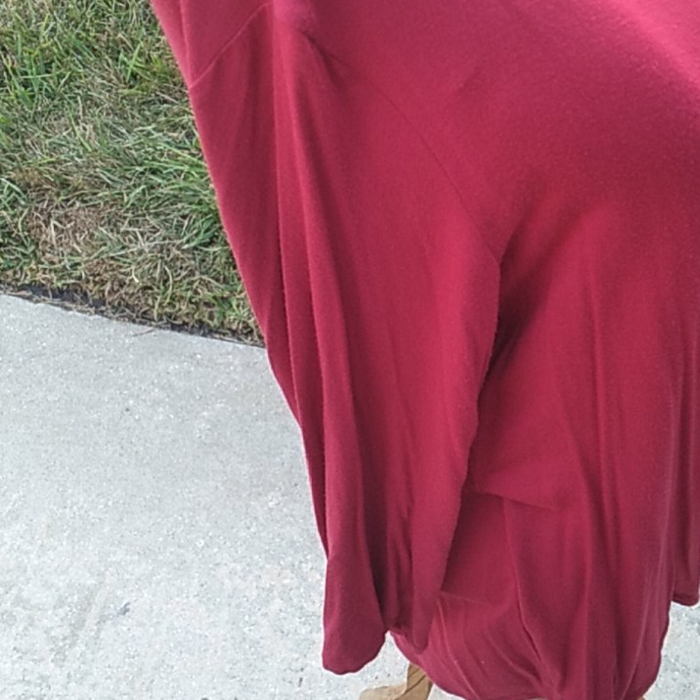 Red criss/cross long sleeve - Picture 5 of 6